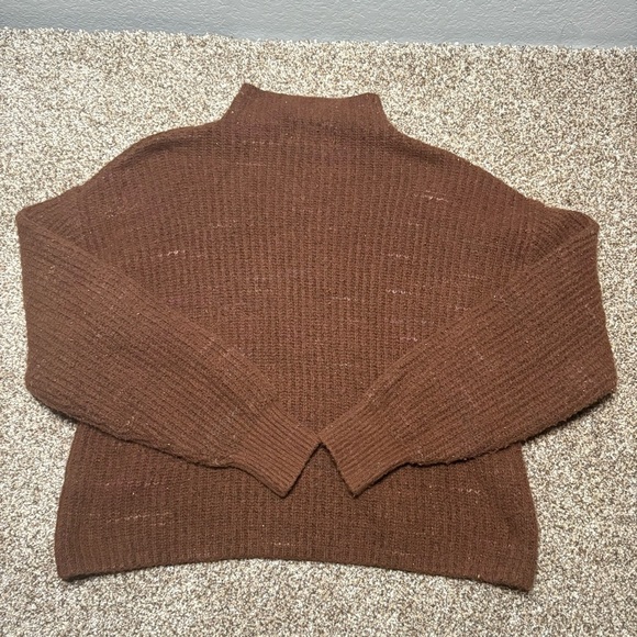 Old Navy Women’s Mock Neck Cropped Top Sweater - Picture 10 of 10